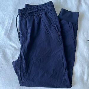 ALO Yoga Men's Co-Op 7/8 Joggers - Navy